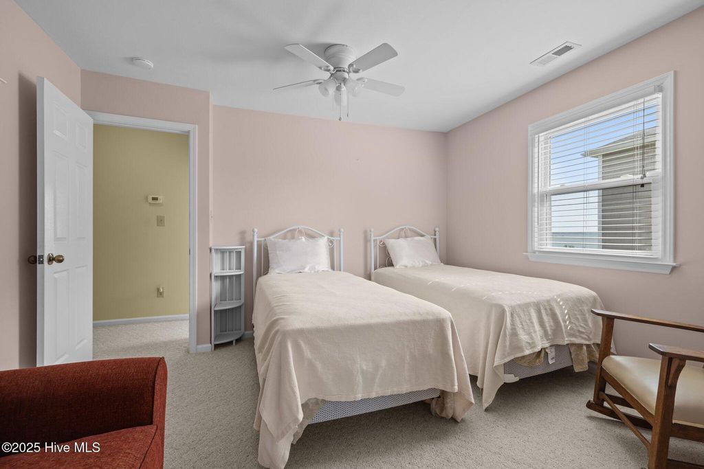 Image 27 of property listing at 5314 Bogue Sound Drive, Emerald Isle, NC 28594