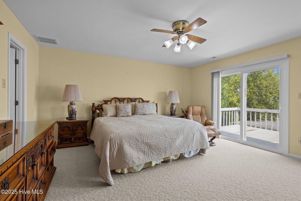 Image 29 of property listing at 5314 Bogue Sound Drive, Emerald Isle, NC 28594