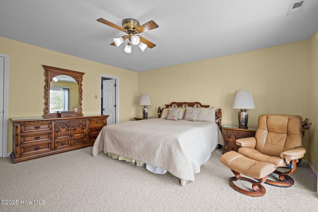 Image 30 of property listing at 5314 Bogue Sound Drive, Emerald Isle, NC 28594