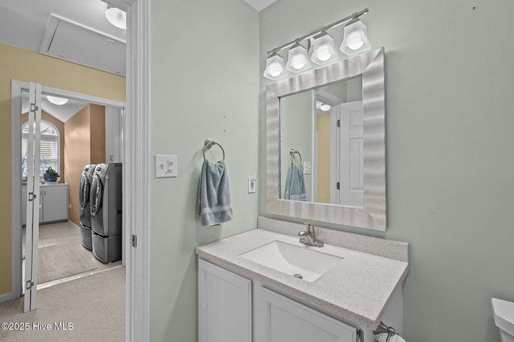 Image 31 of property listing at 5314 Bogue Sound Drive, Emerald Isle, NC 28594