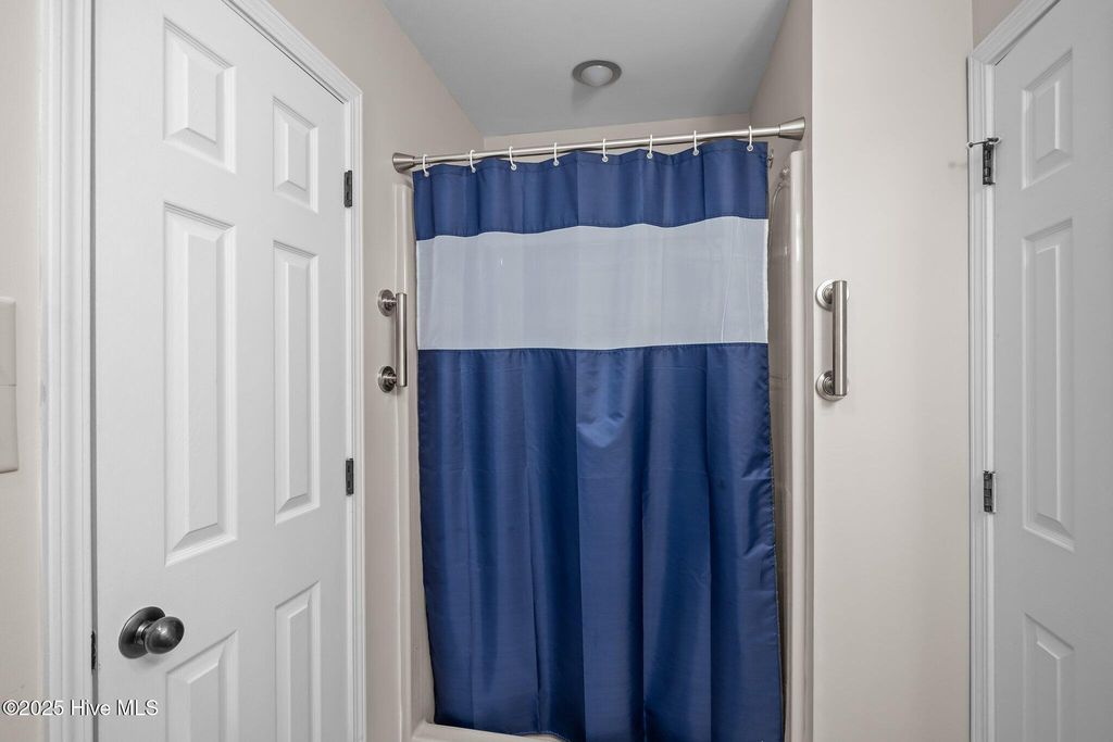 Image 35 of property listing at 5314 Bogue Sound Drive, Emerald Isle, NC 28594