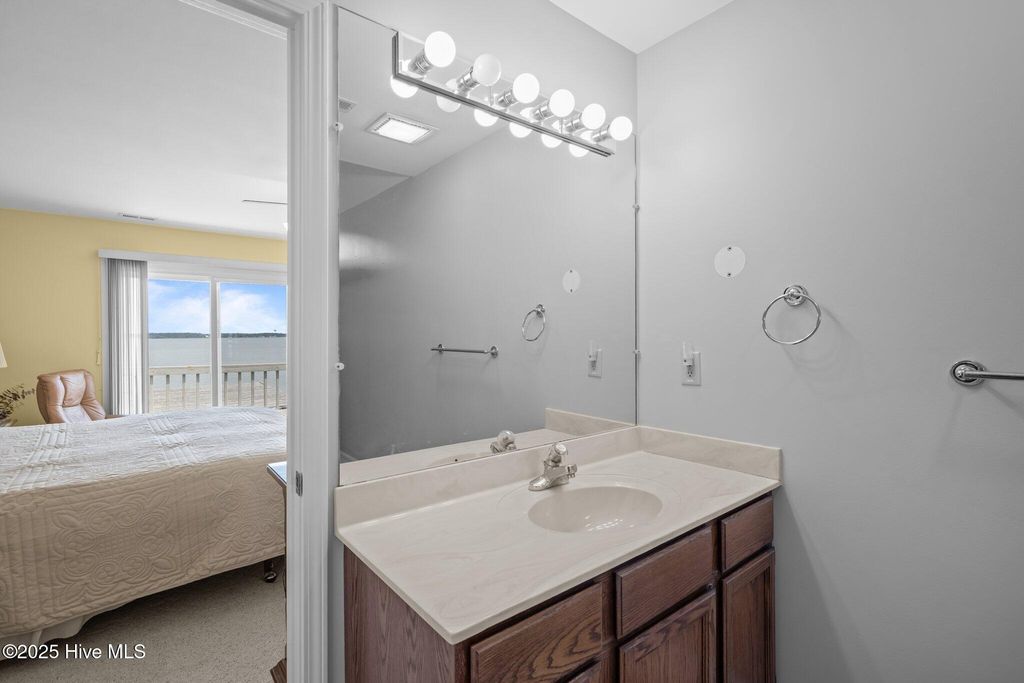 Image 36 of property listing at 5314 Bogue Sound Drive, Emerald Isle, NC 28594