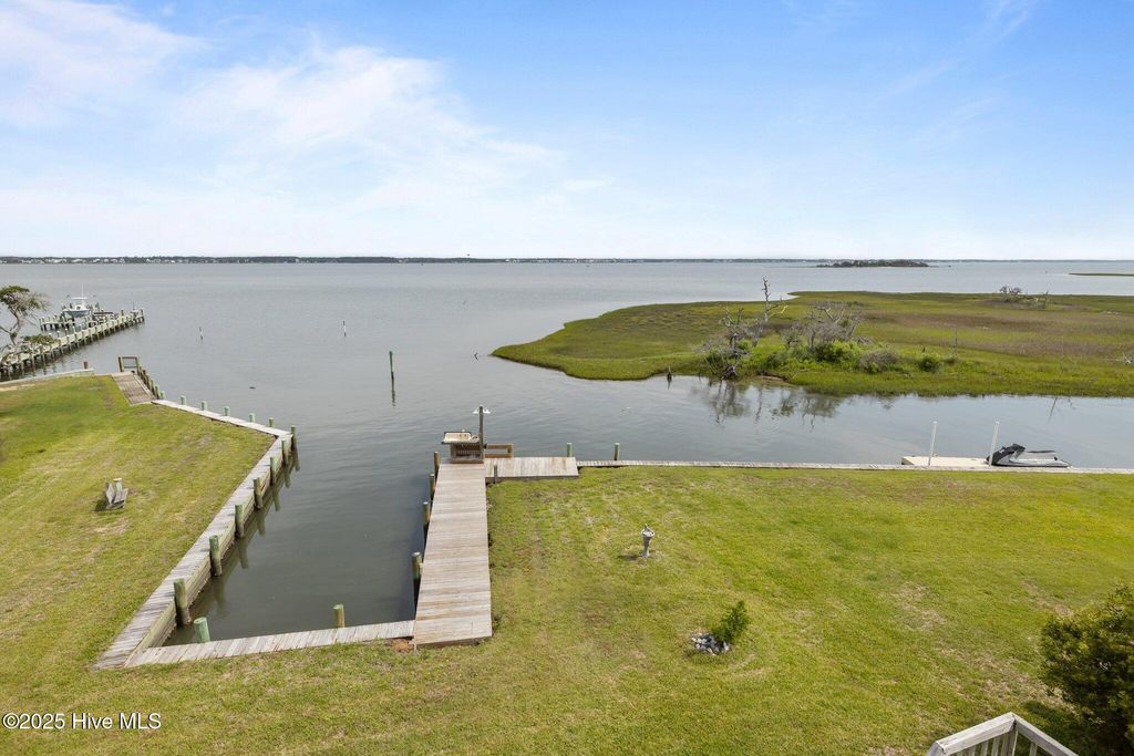 Image 38 of property listing at 5314 Bogue Sound Drive, Emerald Isle, NC 28594