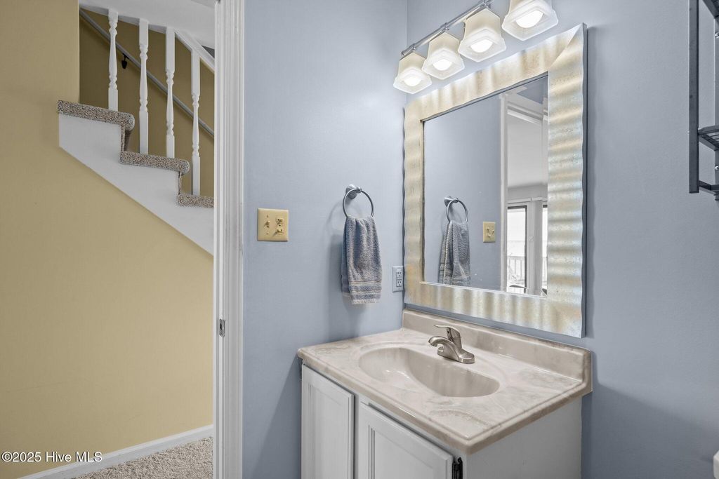 Image 39 of property listing at 5314 Bogue Sound Drive, Emerald Isle, NC 28594