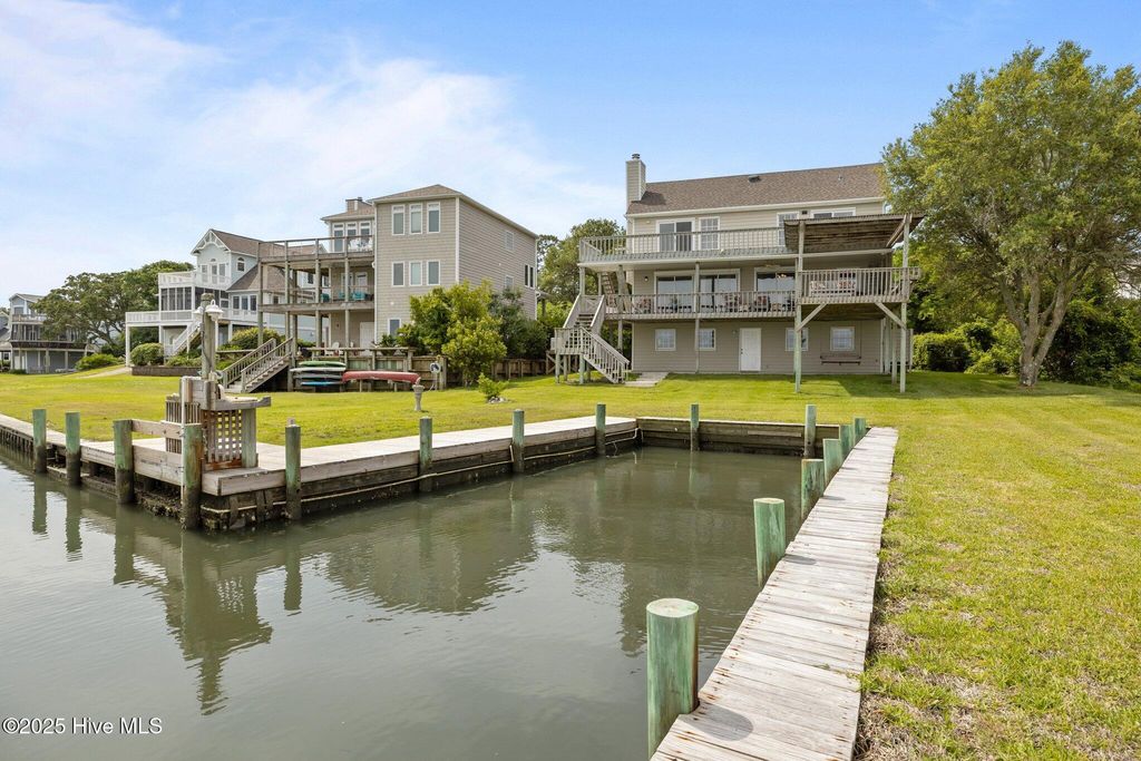 Image 44 of property listing at 5314 Bogue Sound Drive, Emerald Isle, NC 28594