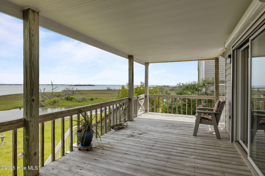 Image 47 of property listing at 5314 Bogue Sound Drive, Emerald Isle, NC 28594