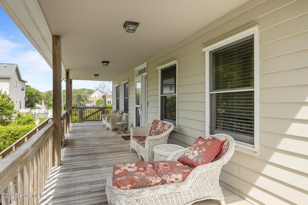 Image 49 of property listing at 5314 Bogue Sound Drive, Emerald Isle, NC 28594