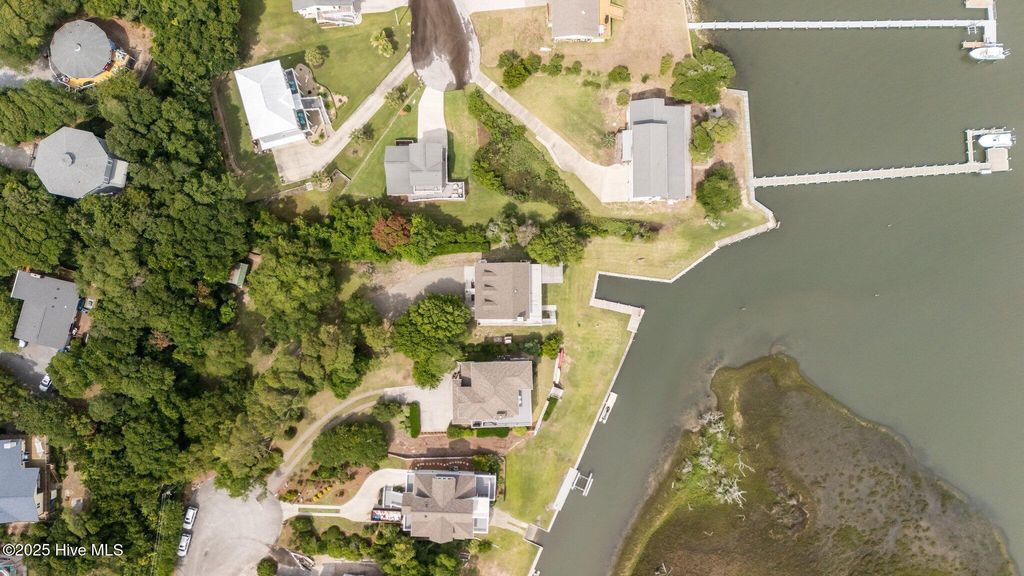 Image 50 of property listing at 5314 Bogue Sound Drive, Emerald Isle, NC 28594