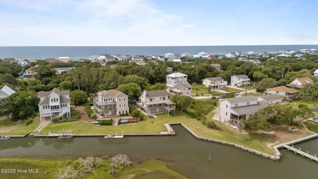 Image 51 of property listing at 5314 Bogue Sound Drive, Emerald Isle, NC 28594