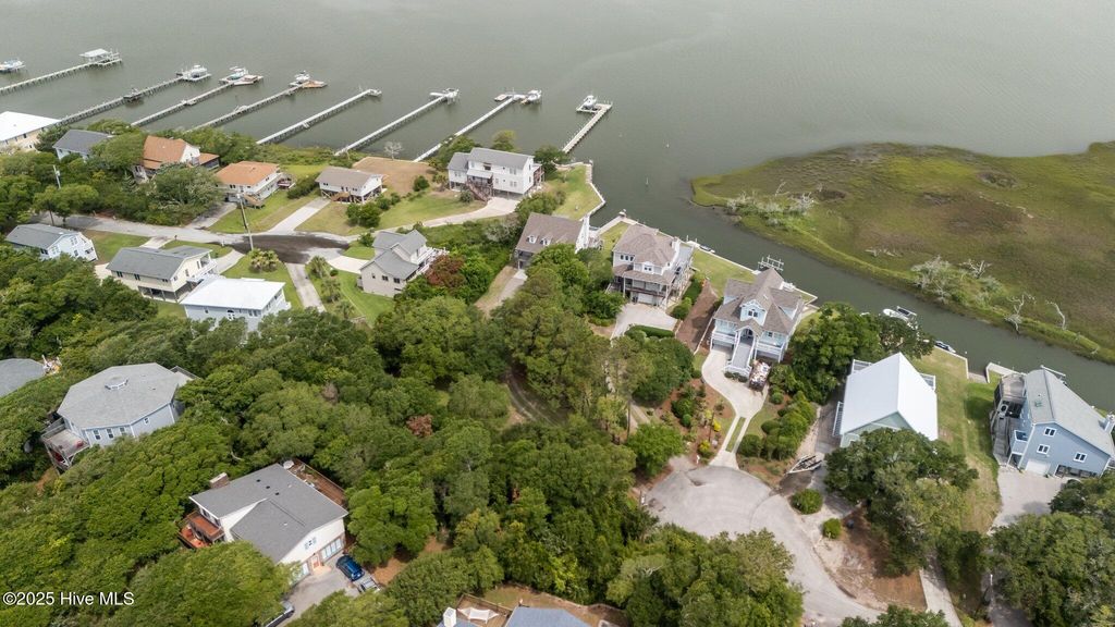 Image 53 of property listing at 5314 Bogue Sound Drive, Emerald Isle, NC 28594