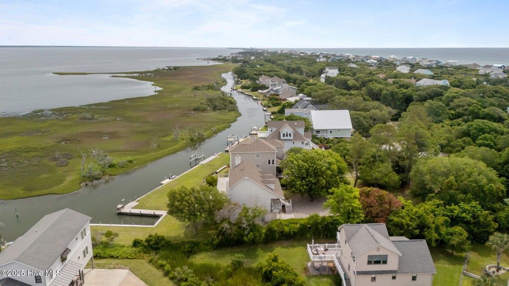 Image 54 of property listing at 5314 Bogue Sound Drive, Emerald Isle, NC 28594