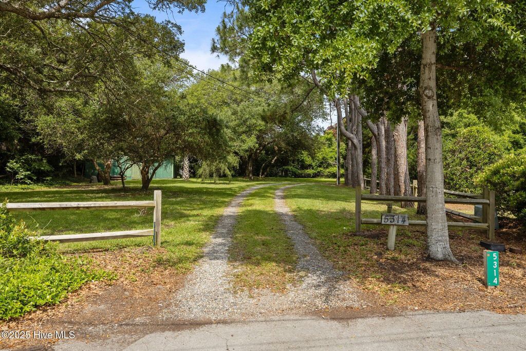 Image 6 of property listing at 5314 Bogue Sound Drive, Emerald Isle, NC 28594