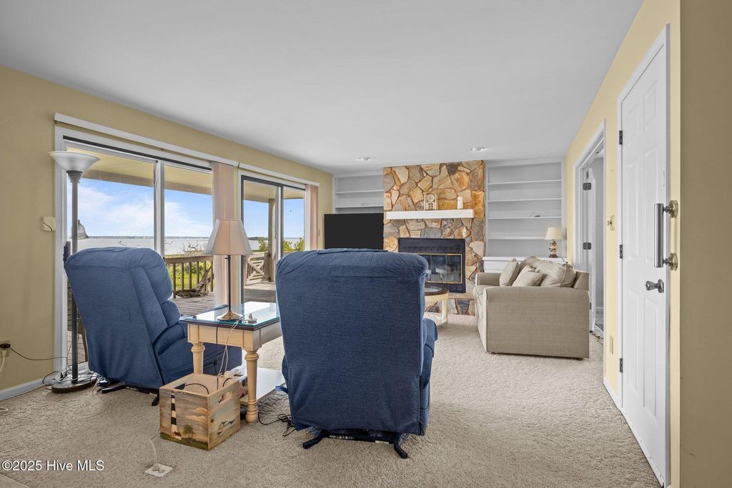 Image 8 of property listing at 5314 Bogue Sound Drive, Emerald Isle, NC 28594