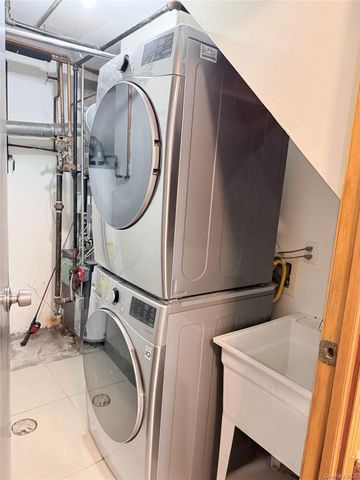 152-12 Peck Avenue, Flushing, NY 11355