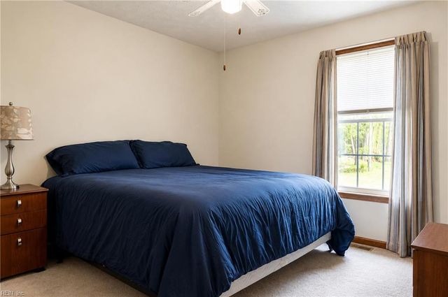 7306 Leigh DR, Hayes, VA 23072