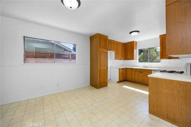 19016 Schoenborn, Northridge, CA 91324