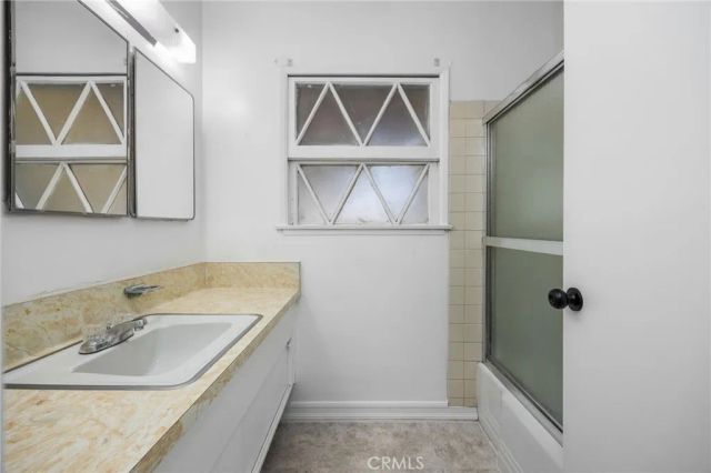 19016 Schoenborn, Northridge, CA 91324