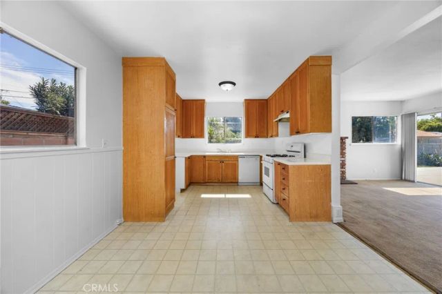 19016 Schoenborn, Northridge, CA 91324