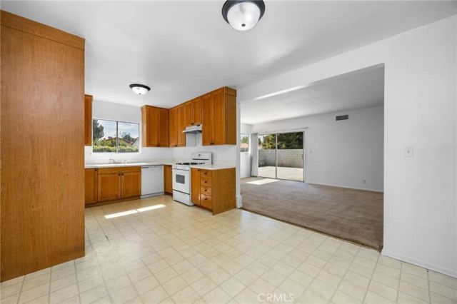 19016 Schoenborn, Northridge, CA 91324