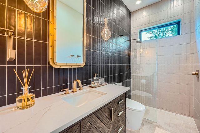 1733 Nightlife CV, Spicewood, TX 78669