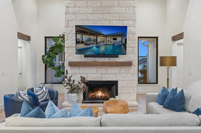 1733 Nightlife CV, Spicewood, TX 78669