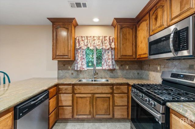 101 Cortez Court, Bakersfield, CA 93314