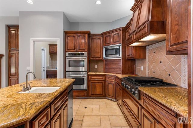 101 Cortez Court, Bakersfield, CA 93314