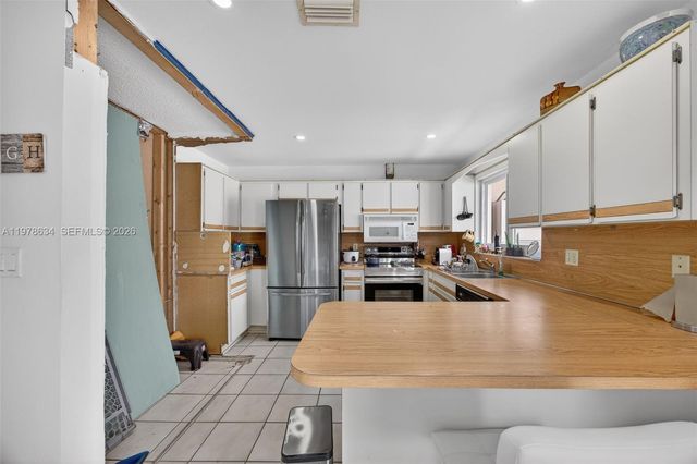 13755 SW 24th St, Miami, FL 33175