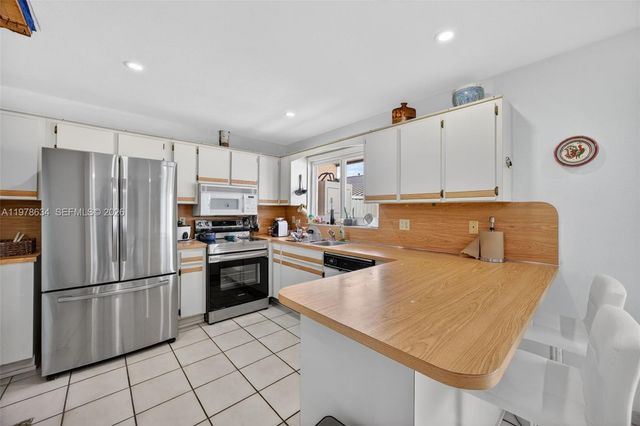 13755 SW 24th St, Miami, FL 33175