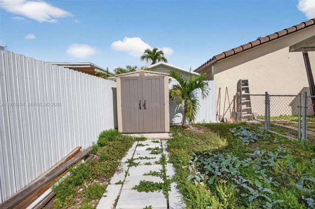 13755 SW 24th St, Miami, FL 33175