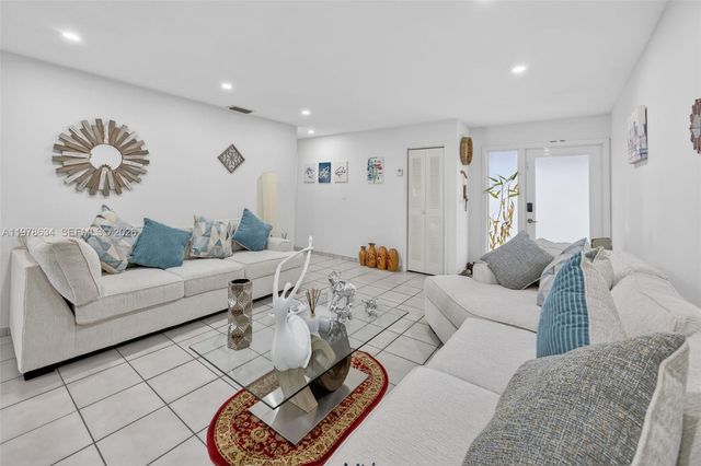 13755 SW 24th St, Miami, FL 33175