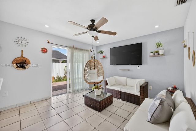 13755 SW 24th St, Miami, FL 33175