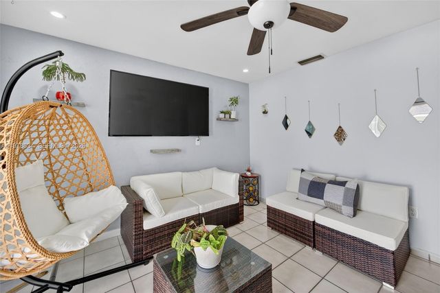 13755 SW 24th St, Miami, FL 33175