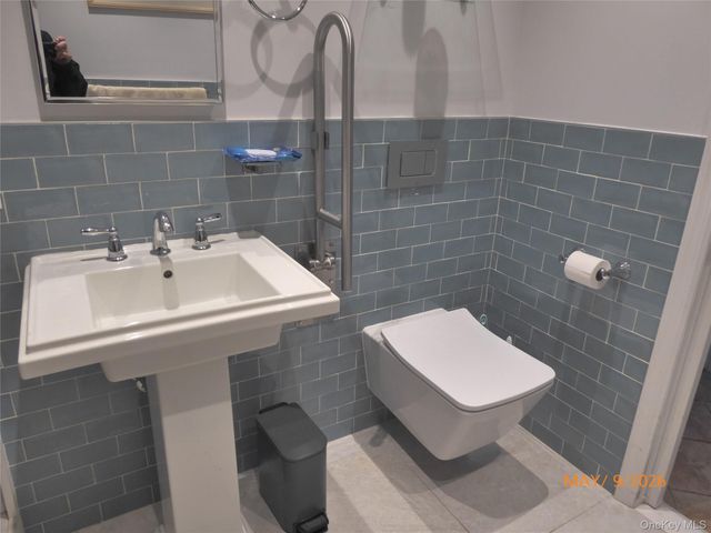 20 Daisy Lane, Levittown, NY 11756