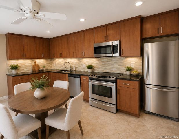 20 Daisy Lane, Levittown, NY 11756