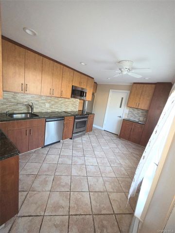 20 Daisy Lane, Levittown, NY 11756