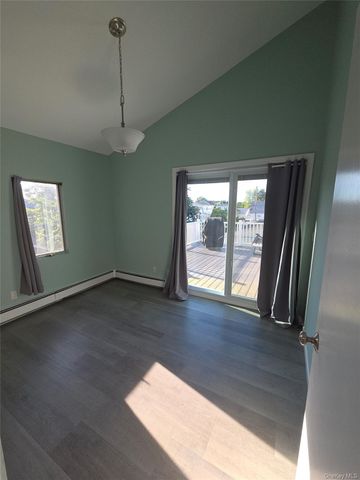20 Daisy Lane, Levittown, NY 11756