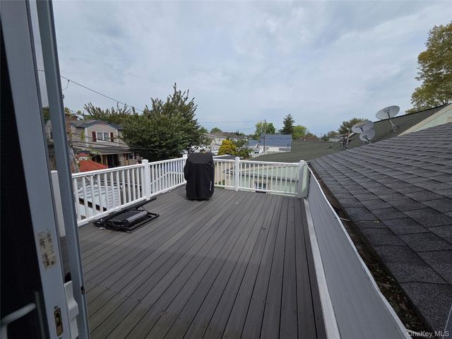 20 Daisy Lane, Levittown, NY 11756