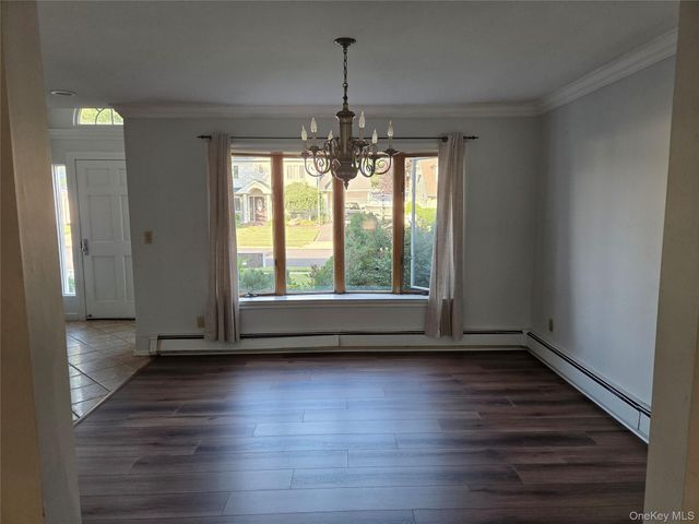 20 Daisy Lane, Levittown, NY 11756