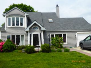 20 Daisy Lane, Levittown, NY 11756