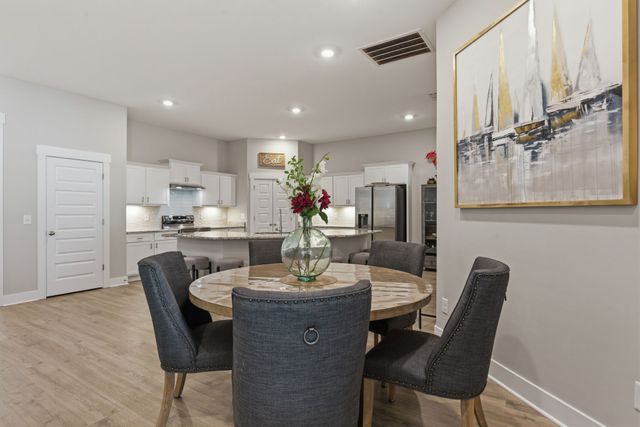 2822 Soldiers Honor Dr, Murfreesboro, TN 37128