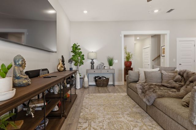 2822 Soldiers Honor Dr, Murfreesboro, TN 37128