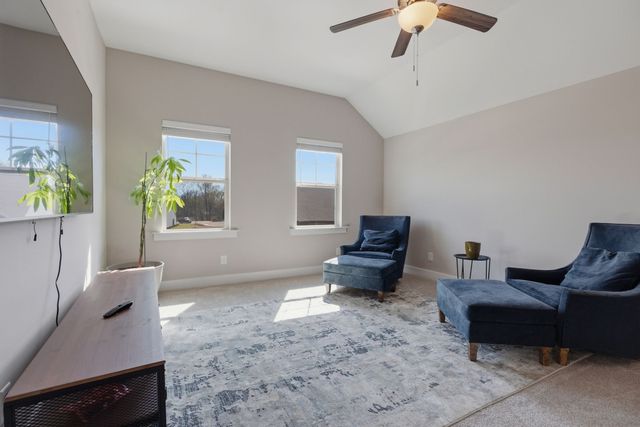 2822 Soldiers Honor Dr, Murfreesboro, TN 37128