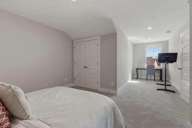 2822 Soldiers Honor Dr, Murfreesboro, TN 37128