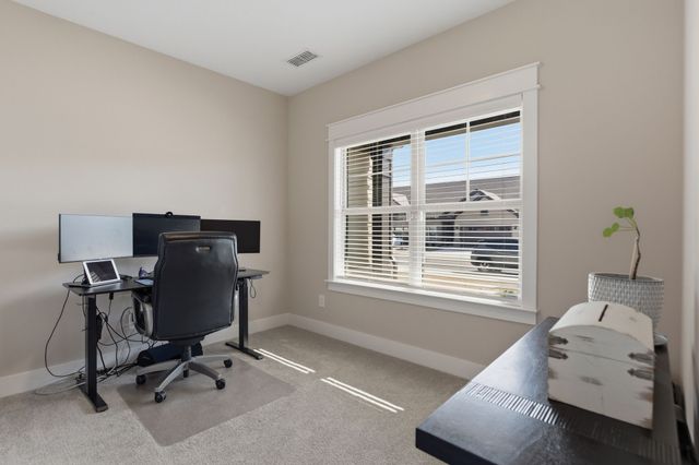 2822 Soldiers Honor Dr, Murfreesboro, TN 37128