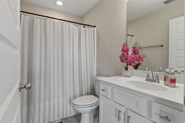 2822 Soldiers Honor Dr, Murfreesboro, TN 37128