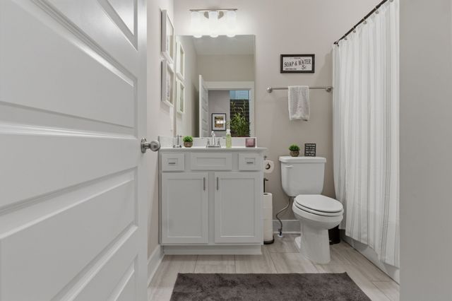 2822 Soldiers Honor Dr, Murfreesboro, TN 37128