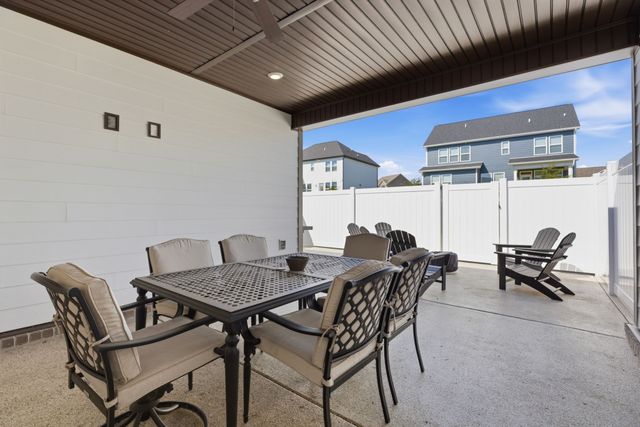 2822 Soldiers Honor Dr, Murfreesboro, TN 37128