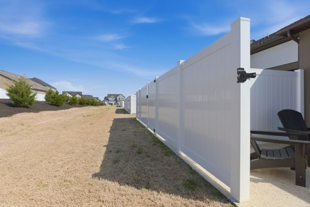 2822 Soldiers Honor Dr, Murfreesboro, TN 37128