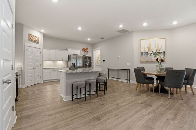 2822 Soldiers Honor Dr, Murfreesboro, TN 37128